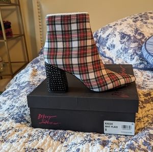 NWT Betsey Johnson Kassie Plaid Booties